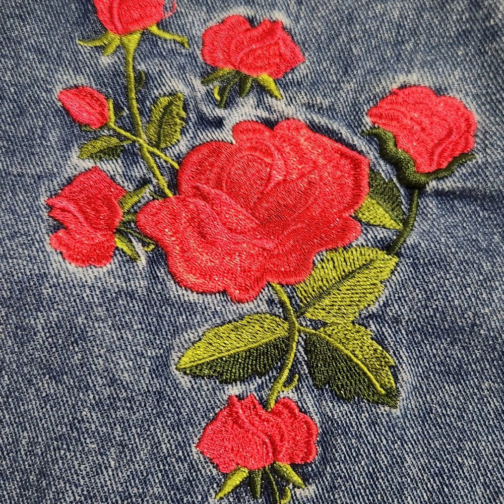 GUESS WOMEN'S DENIM SHORTS - Picture 4 of 8